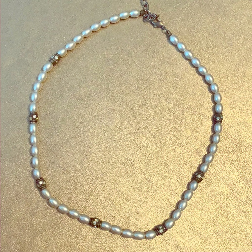 Pearl and gold w Rhinestone beads necklace